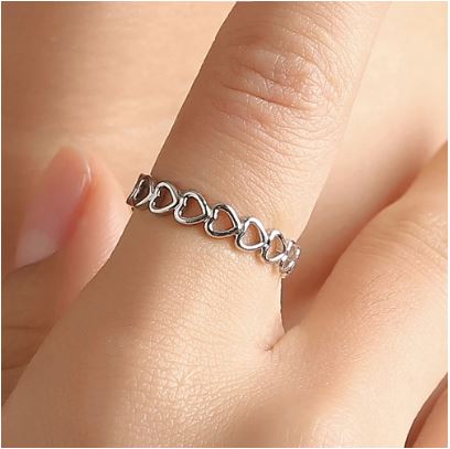 Chain of Hearts Ring